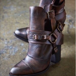 Shelia leather strap boots